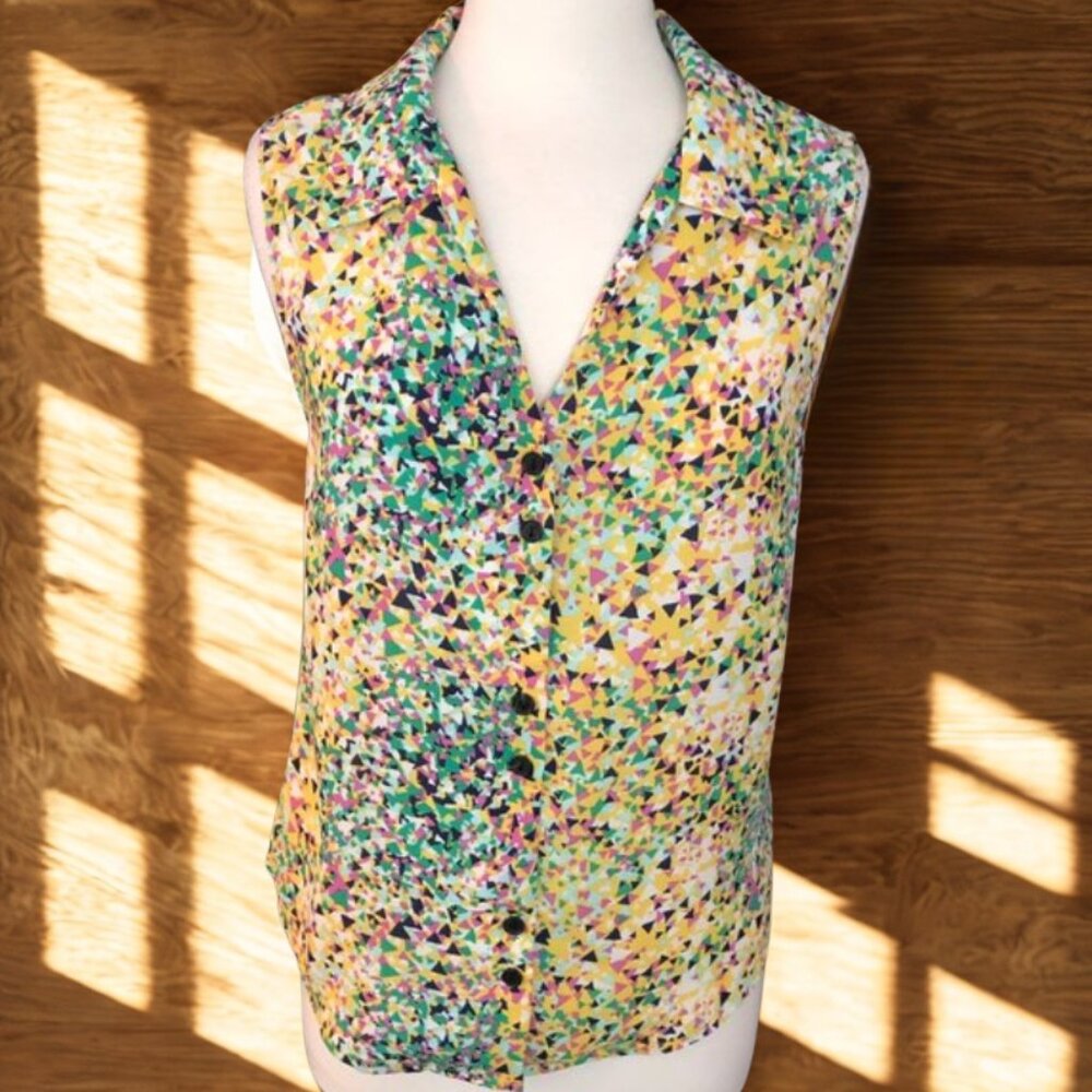 NWOT Triangle Design Sleeveless Blouse